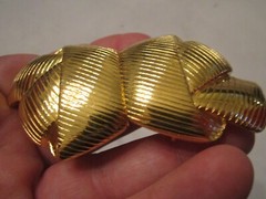 VINTAGE PAQUETTE ABSTRACT RIBBON DESIGN BELT BUCKLE – GOLD TONE – GW13