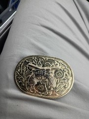 Pistol Guns on OVAL Belt Buckle Gold Metal Western Revolver 3.5” Long, 2.5 Wide