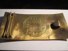 VINTAGE BRASS BELT BUCKLE ABSTRACT CREST DESIGN 5 1/2&Prime; X 2 1/2&Prime; – GW-5