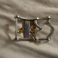 Men&rsquo;s Western Belt Buckle Silver/Gold Tone Horse Design Accent with Chain 1.5&Prime;