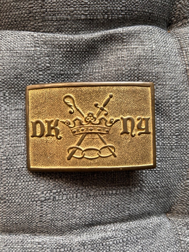 DKNY Donna Karan vintage solid brass retro military crown swords belt buckle