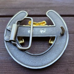 GUN REVOLVER HORSE SHOE GOLD WESTERN RODEO COWBOY BELT BUCKLE