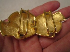 VINTAGE PAQUETTE ABSTRACT RIBBON DESIGN BELT BUCKLE – GOLD TONE – GW13
