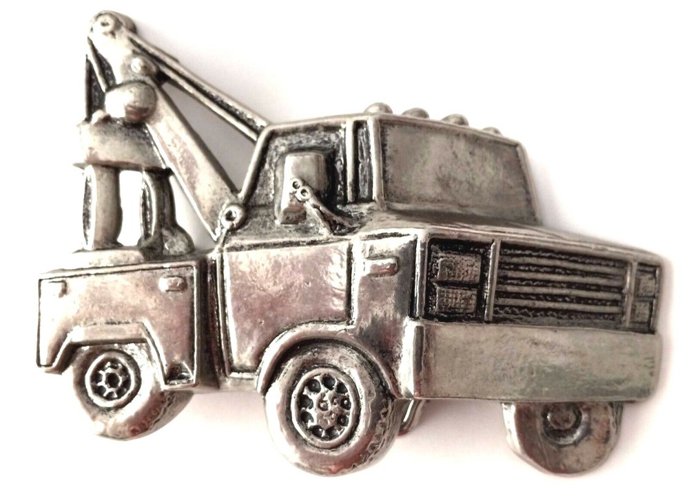 vintage belt buckle silver tow truck 3 7/8&Prime; W x 2 1/2&Prime; H x 1/2&Prime; D