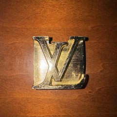 Louis Vuitton Gold Belt Buckle Unisex 2 X 2