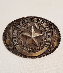 VTG 1981 THE STATE OF TEXAS BRASS BELT BUCKLE BY INSTYLE–3.5&Prime; X 2.5&Prime; OVAL SHAPE