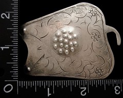 LI24112 VINTAGE **CUT-OUT APPLE SHAPE** INTRICATE DESIGN FASHION BELT BUCKLE