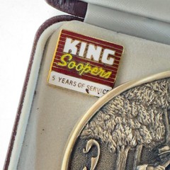 O.C. Tanner Solid Brass Western Belt Buckle 1981 KING SOOPERS + 5 YEAR PIN
