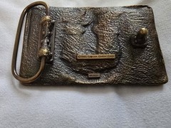 Gibson « American Made, World Played » Belt Buckle Bronze 3in MPN 941537