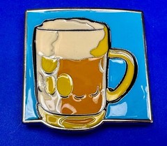Drinking Glass Beer Mug Overflowing Beer Novelty Bar Gag Gift Belt Buckle