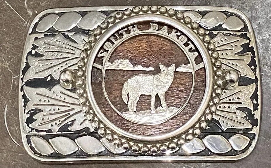 SOUTH DAKOTA State belt buckle silver toned with wooden background Disk 3d wolf