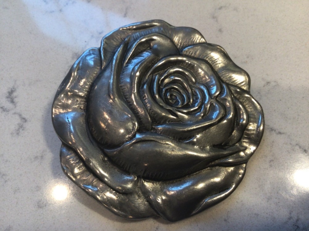 VINTAGE FINE PEWTER ROSE HEAD BELT BUCKLE 2 1/8” diameter