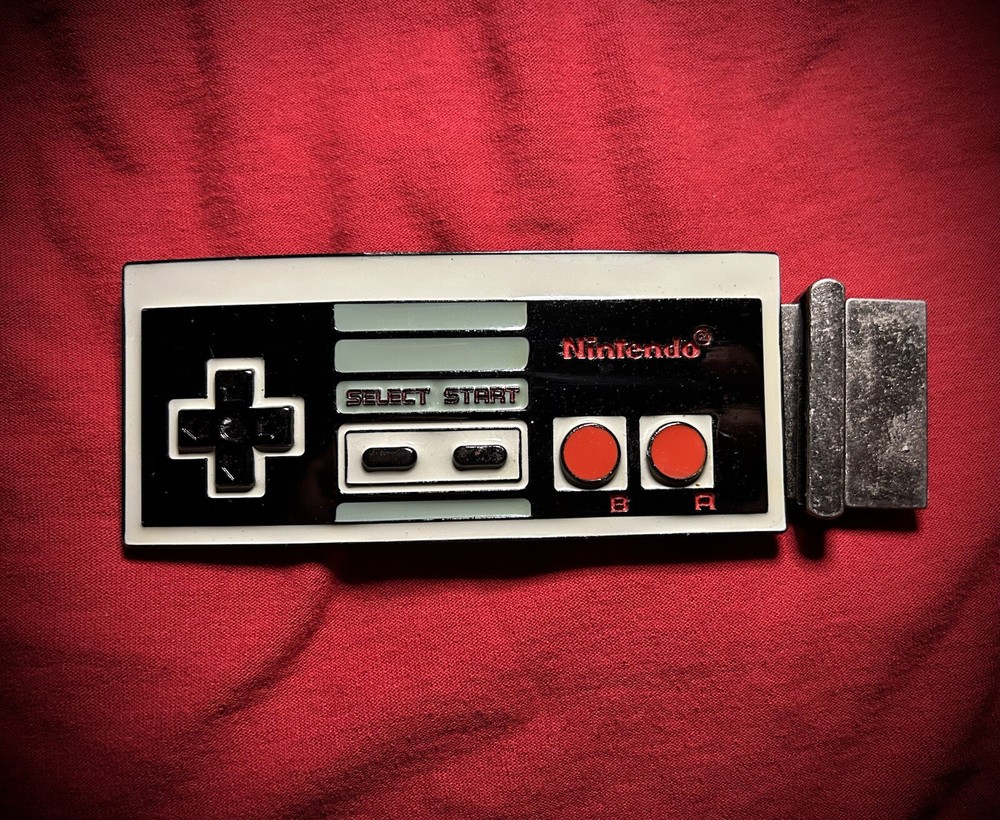 Nintendo Controller Belt Buckle 2011 (Vintage Gamer)
