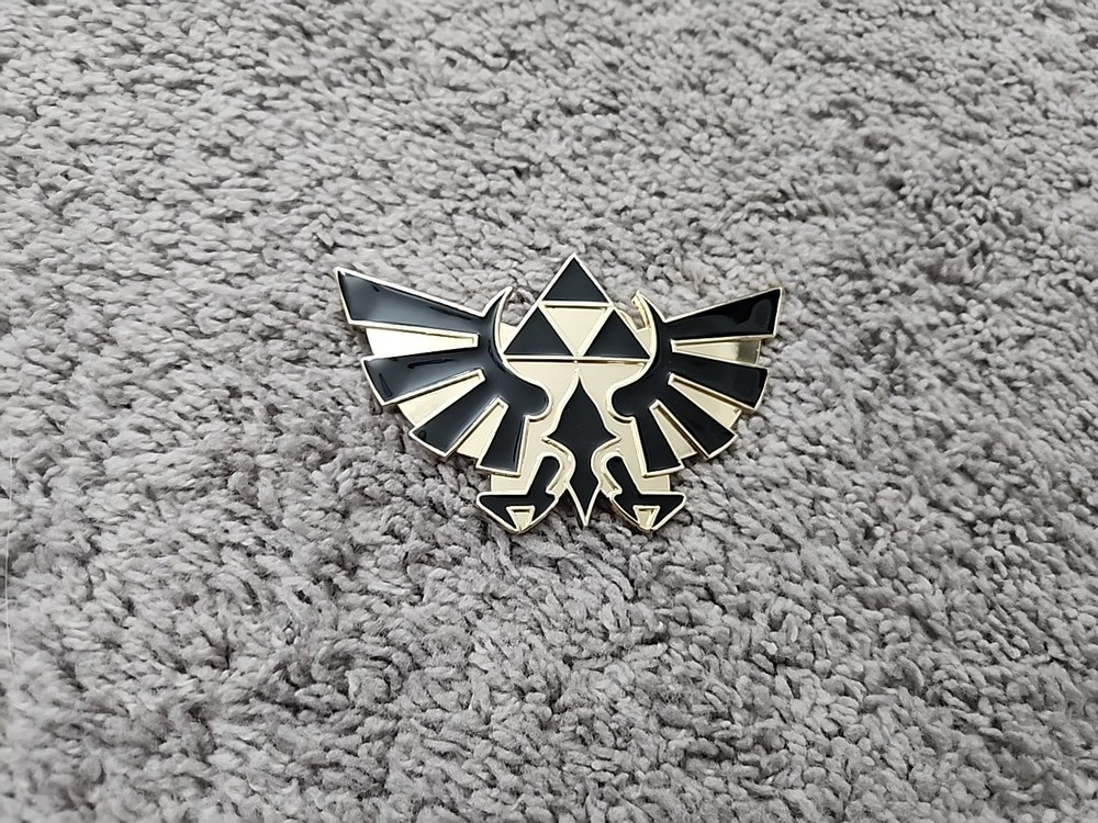 Nintendo Legend of Zelda Triforce Hyrule Crest Belt Buckle Mens Gold/Black