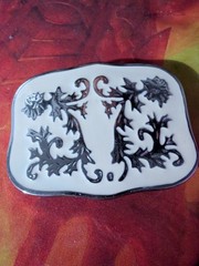 Western Scrollwork Pattern Silver Tone White Enamel Metal Belt Buckle