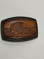 HOOKED BASS METAL & LEATHER BASS FISHING BELT BUCKLE VINTAGE 1970&rsquo;S