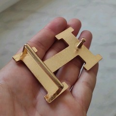 Belt Buckle Style. Gold Tone .