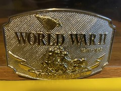 WORLD WAR II “REMEMBERED”UNBRANDED BELT BUCKLE MADE USA NEW WO/PKG 2×3.5” L41