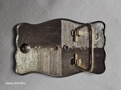 NICE BLACK AND GOLD TONE BELT BUCKLE BERT