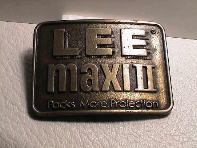 LEE MAXI II PACKS MORE PROTECTION BLUE JEANS BRASS METAL BELT BUCKLE NICE!