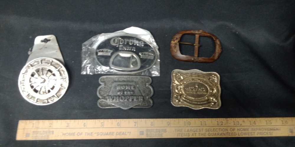 Men&rsquo;s mixed lot of five belt buckles