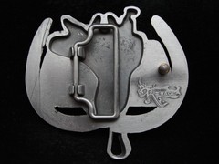 PA01174 *NOS* REALLY NICE **HORSE SADDLE & TWO HORSESHOES** WESTERN BELT BUCKLE