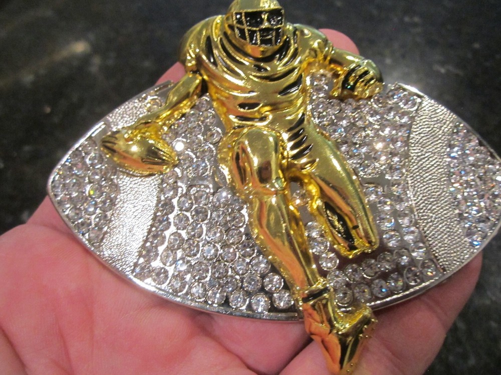 FOOTBALL PLAYER & FOOTBALL DESIGN BELT BUCKLE COVERED IN CRYSTALS HEAVY GW-17