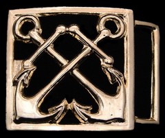 MI24182 *NOS* VERY COOL ***CROSSED BOAT ANCHORS*** BRIGHT GOLDTONE SHIP BUCKLE