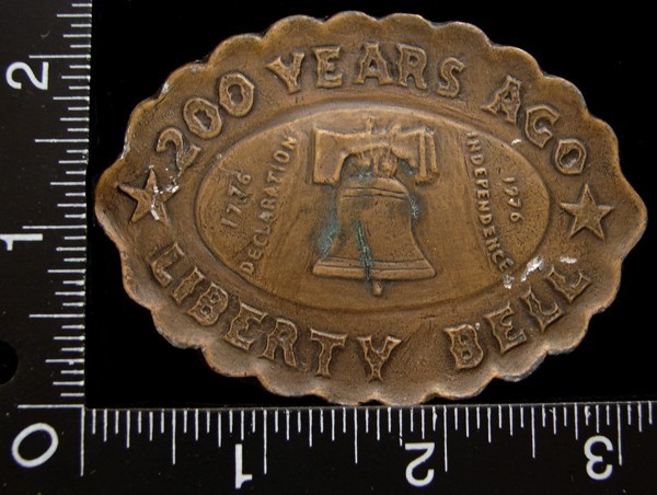 LK12172 VINTAGE ***LIBERTY BELL*** 200 YEARS OF LIBERTY OVAL BELT BUCKLE