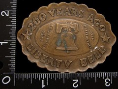 LK12172 VINTAGE ***LIBERTY BELL*** 200 YEARS OF LIBERTY OVAL BELT BUCKLE