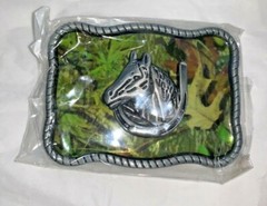 Horse Head Horseshoe Metal Belt Buckle Camo Green Background 3-7/8&Prime; x 2-7/8&Prime; NEW