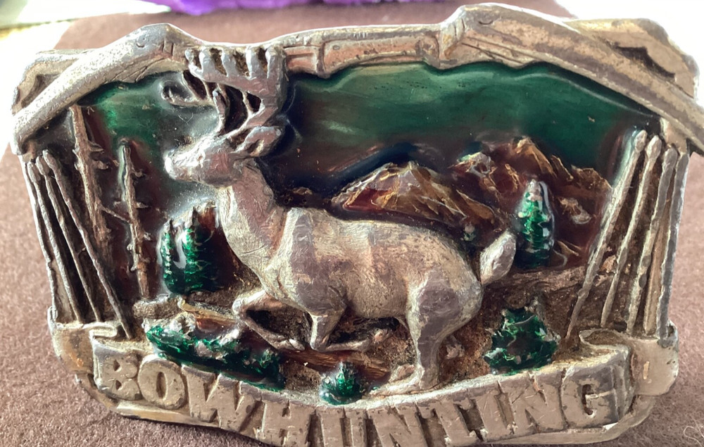 VTG 1983 Bow Hunting BELT BUCKLE Enamel Metal Buck Deer Bergamot Brass Works 3D