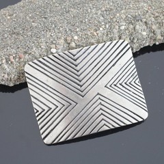 Geometric Line Belt Buckle with Cross Pattern in Gunmetal Design