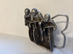 1979 BERGAMOT BRASS WORKS « 3 Men Cycling » T-85 Bicycling Belt Buckle