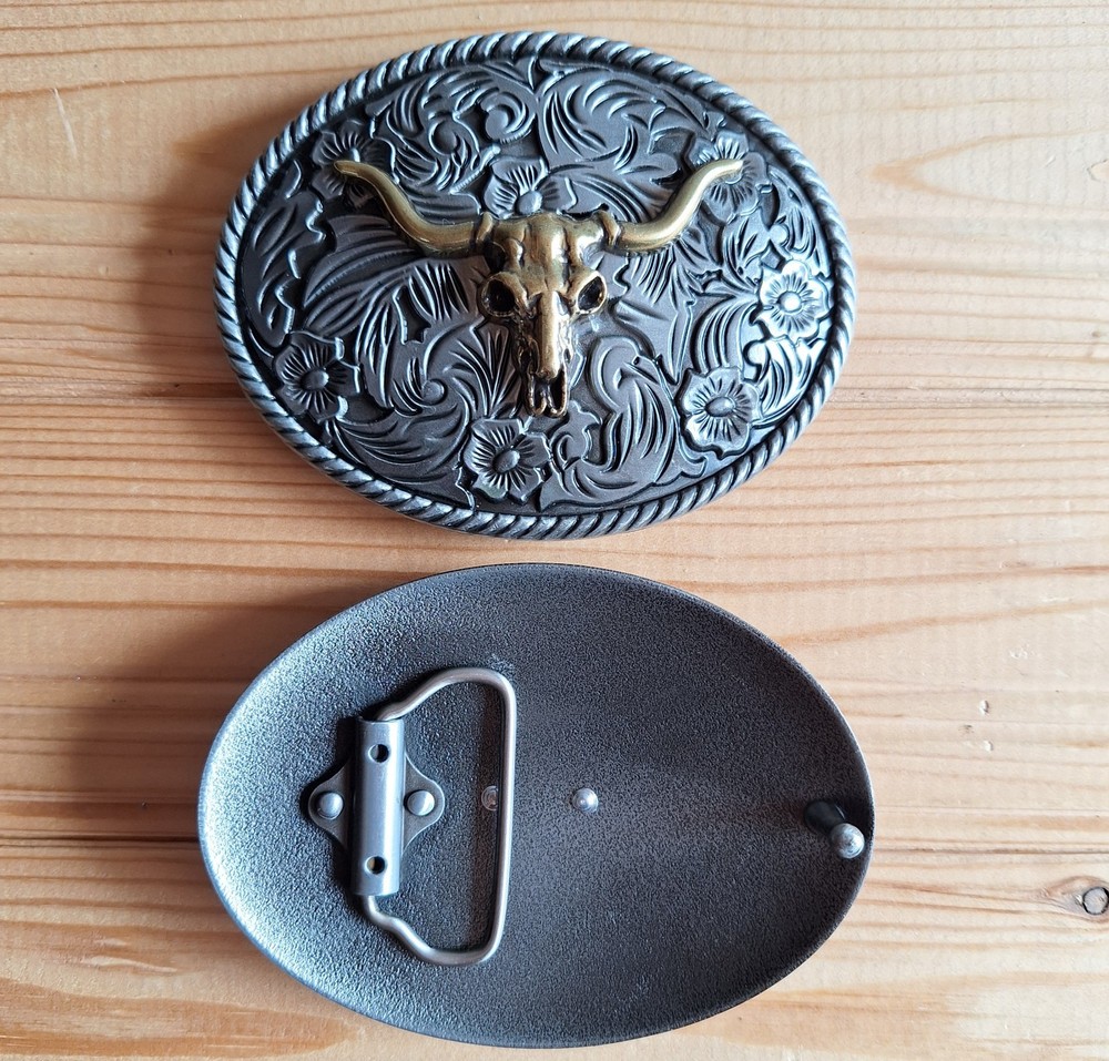Long horns Bull skull head western country oval metal & bronze belt buckle