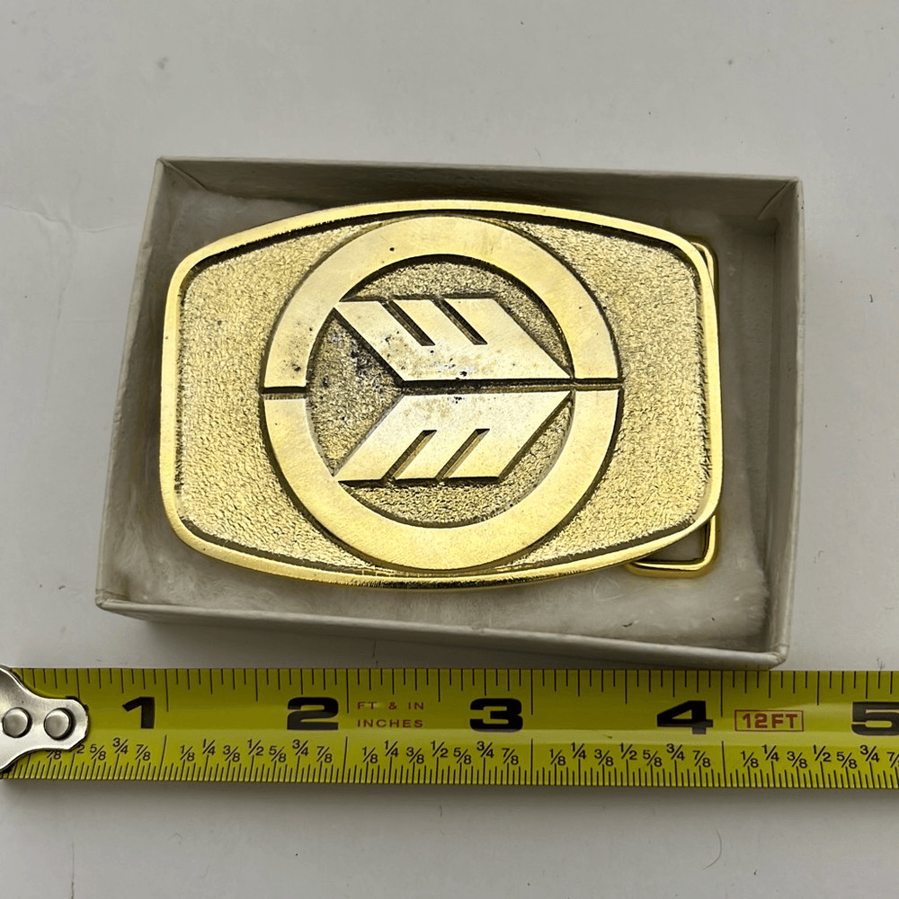 Men&rsquo;s Goldtone Metal Arrow Emblem Rectangular Western Belt Buckle