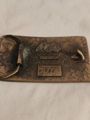 « Faster Horses, Older Whiskey, Younger Women, » Pewter Belt Buckle. 8-1-2302