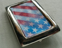 RED WHITE & BLUE STARS & STRIPES HOLOGRAPHIC AMERICAN FLAG PATRIOTIC BELT BUCKLE