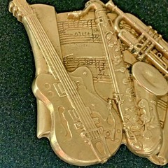 VTG 1980 SOLID BRASS BELT BUCKLE Guitar Saxophone Trumpet Musical Notes EUC Jazz