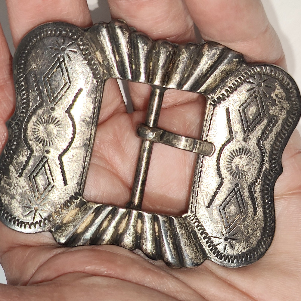 Western Style Belt Buckle 3&Prime;x2.25&Prime; Silver Tone for 1&Prime; Belt Stamped Ethnic Design