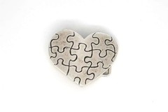 Metal Heart Puzzle Belt Buckle – Romantic Design, Classic and Modern