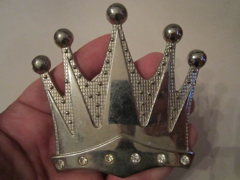 LARGE CROWN DESIGN BELT BUCKLE – WITH CRYSTALS – 4&Prime; X 4&Prime; – GW-17