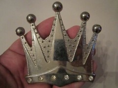 LARGE CROWN DESIGN BELT BUCKLE – WITH CRYSTALS – 4&Prime; X 4&Prime; – GW-17