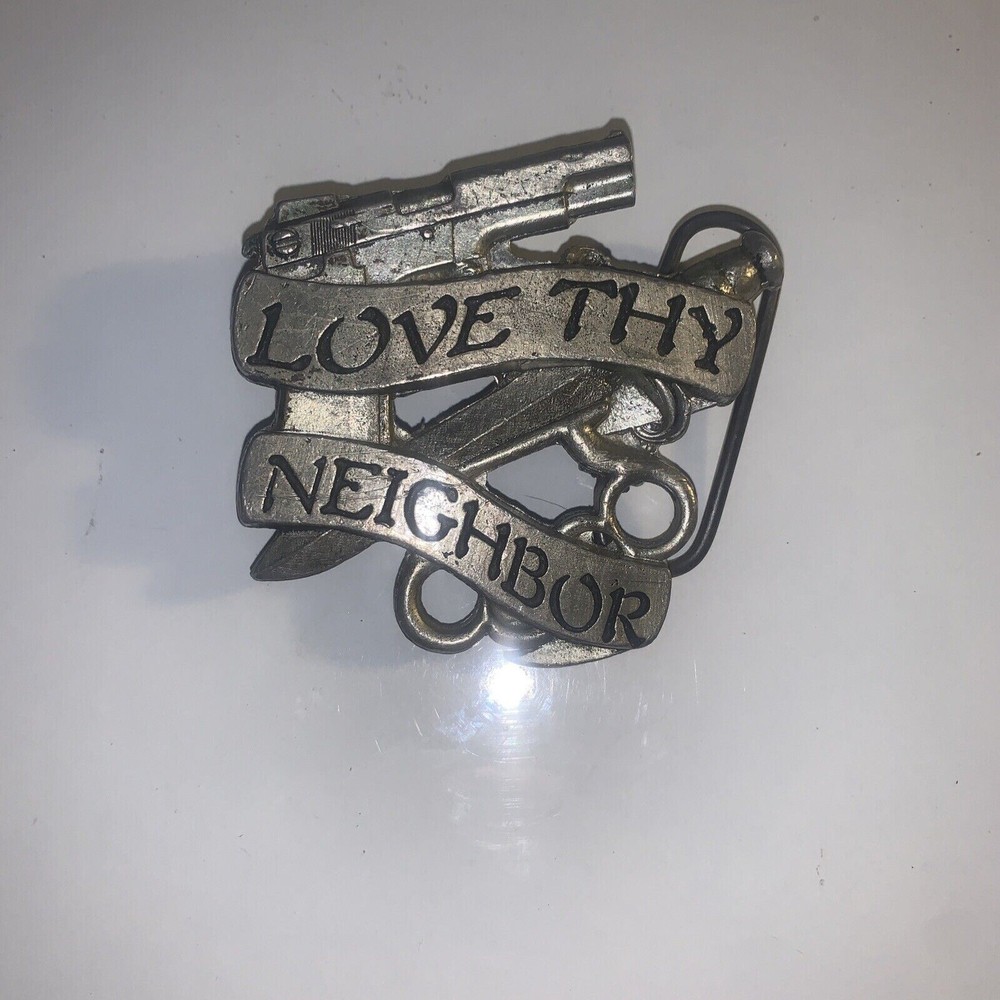 2002 Mobtown Belt Buckle Love Thy Neighbor Gun & Dagger Silver Tone Sb1