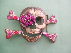 MEN&rsquo;S WOMENS SCULL & CROSSBONES BELT BUCKLE WITH RED,PINK,ROSE CRYSTALS
