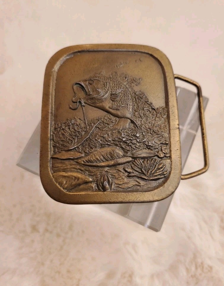 Vintage Brass Indiana Metal Craft Bass Fish Belt Buckle 2 1/4&Prime; Wide 1976