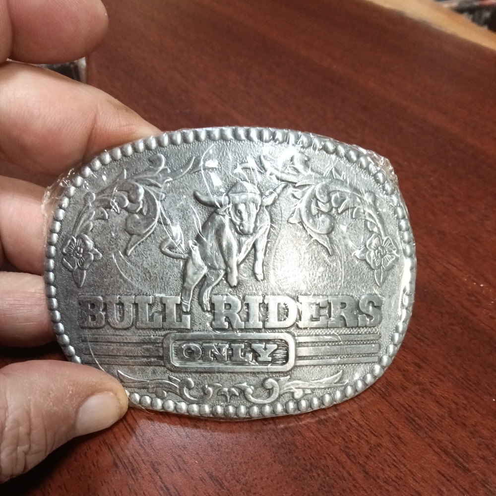  » BULL RIDERS ONLY  » Belt Buckle Zee Series – New in Plastic