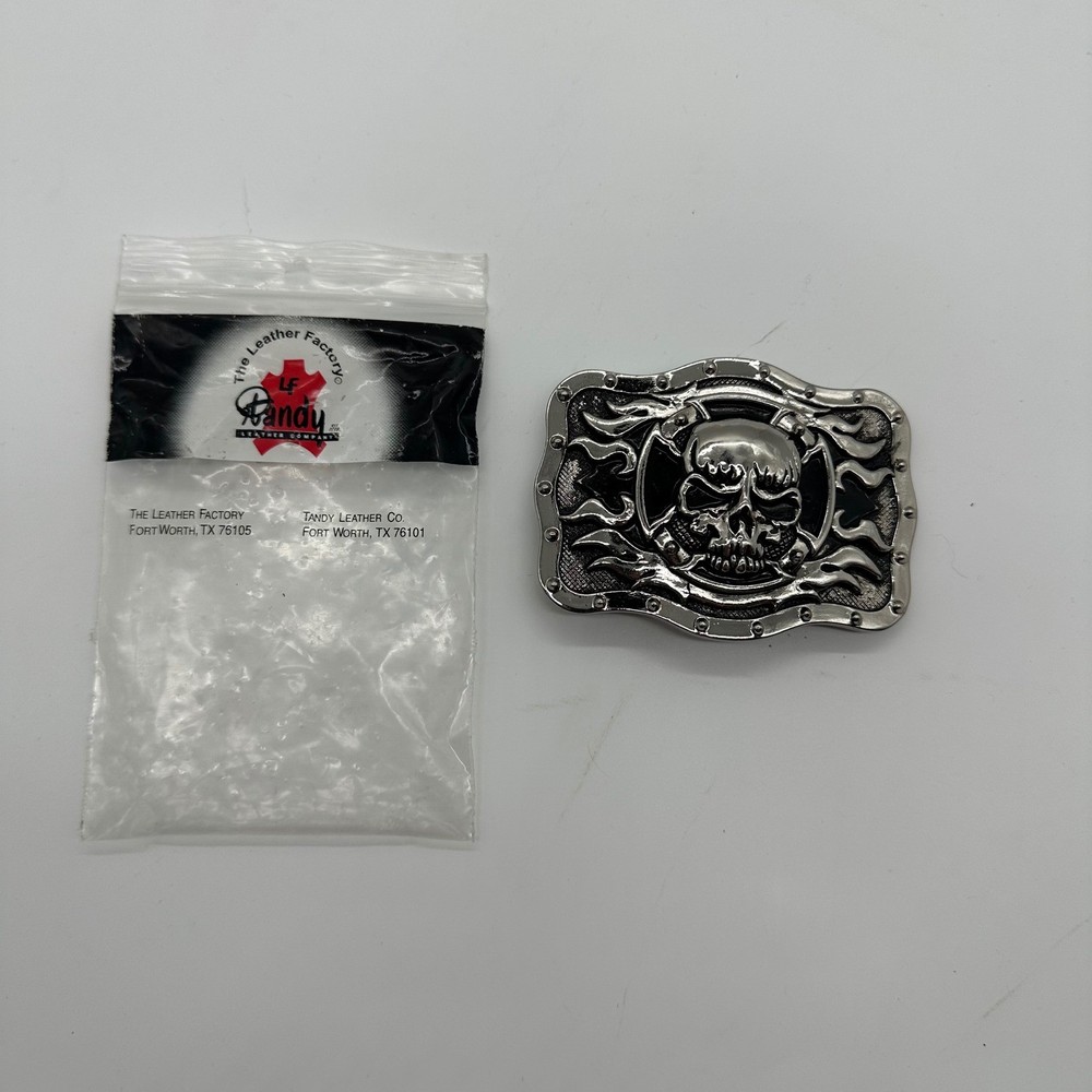 Tandy Leather Skull Cross Flame Belt Buckle 3 1/2&Prime; X 1-1/2″