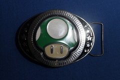 Nintendo 2013 Super Mario Reversible Mushroom Belt Buckle Green Red Enamel