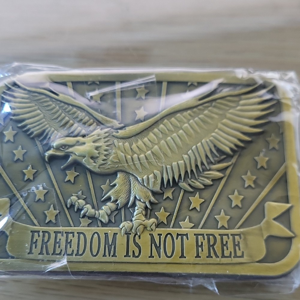 Men&rsquo;s Gold Tone Eagle Stars « Freedom Is Not Free » Western Belt Buckle 1.5in